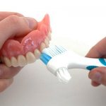 Уход и чистка съемного зубного протеза (акриловые, Акри-Фри, нейлоновые, бюгельные)